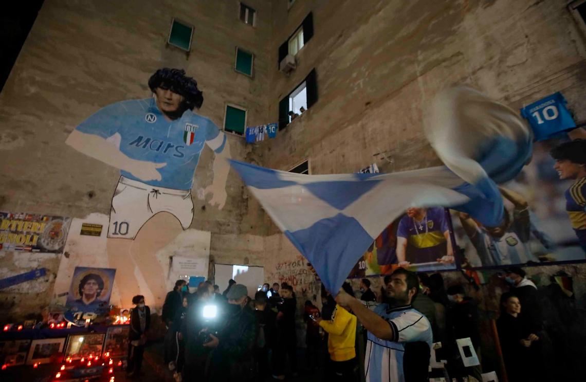 Maradona, a Napoli continua l'omaggio ai tre “altari"