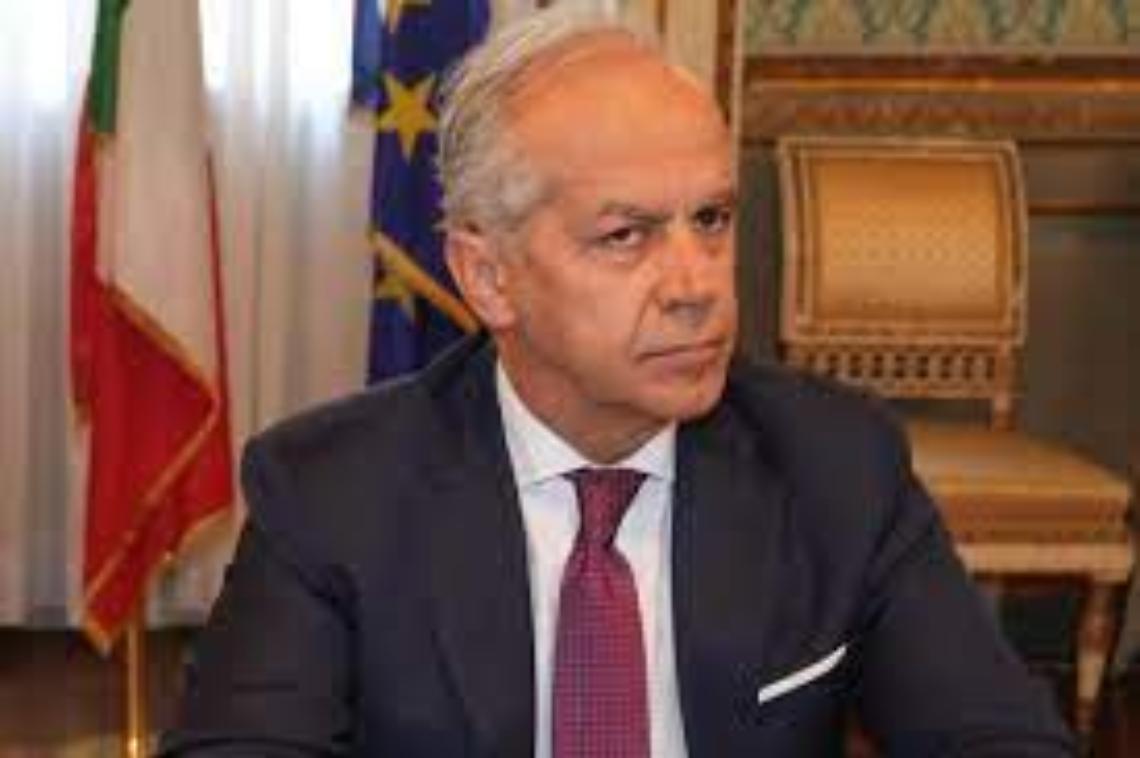 Piantedosi chiama Pisani: «Vicinanza ai poliziotti feriti»