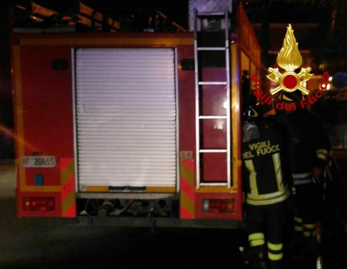 Madre e due figli muoiono carbonizzati in casa