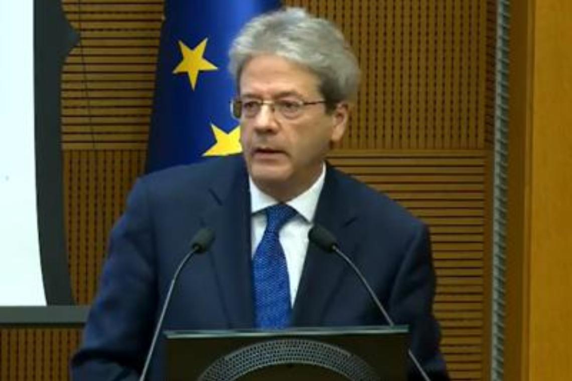Gentiloni: «Il Governo non tirerà i remi in barca»