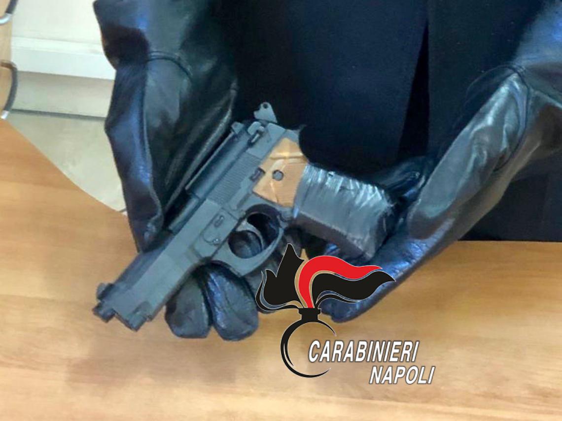 Secondigliano, tre minori nei guai: nello scooter una pistola finta