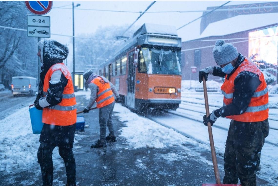 Ondata di maltempo, neve a Milano e Torino