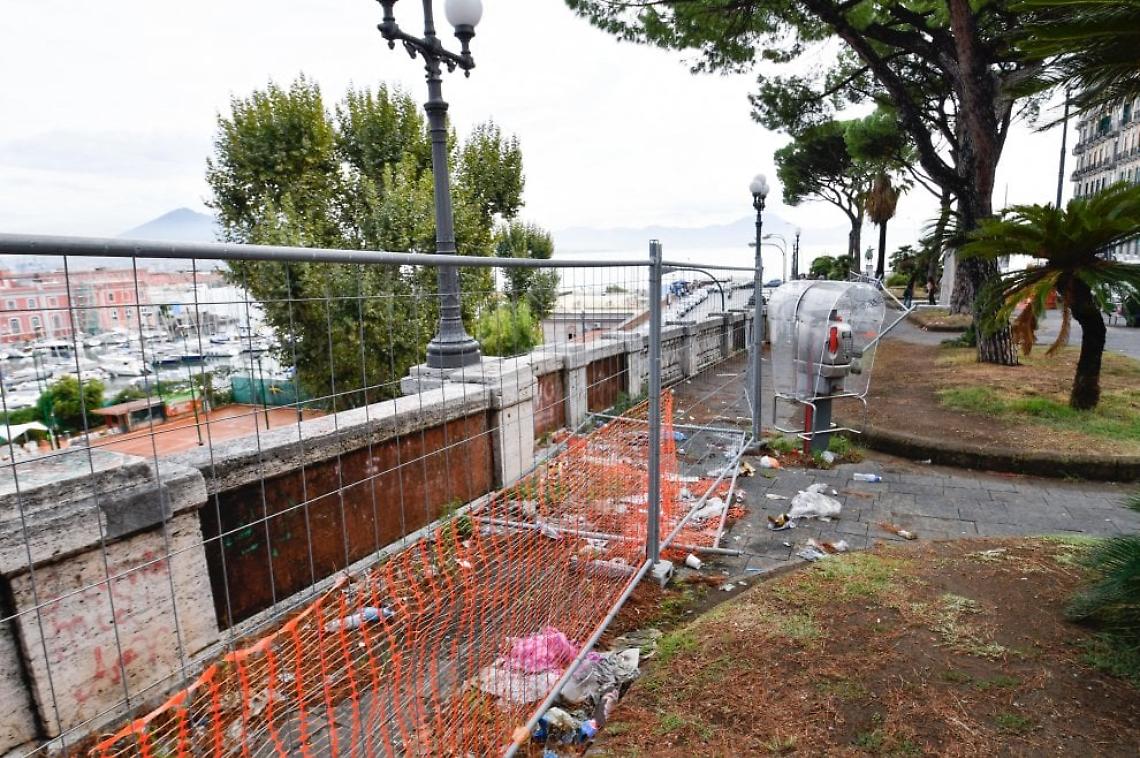 Baby gang in azione, accoltellato un ambulante