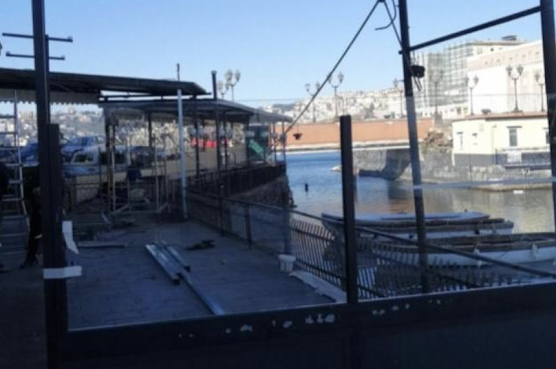 Lavori abusivi al Borgo Marinari, scattano i sigilli