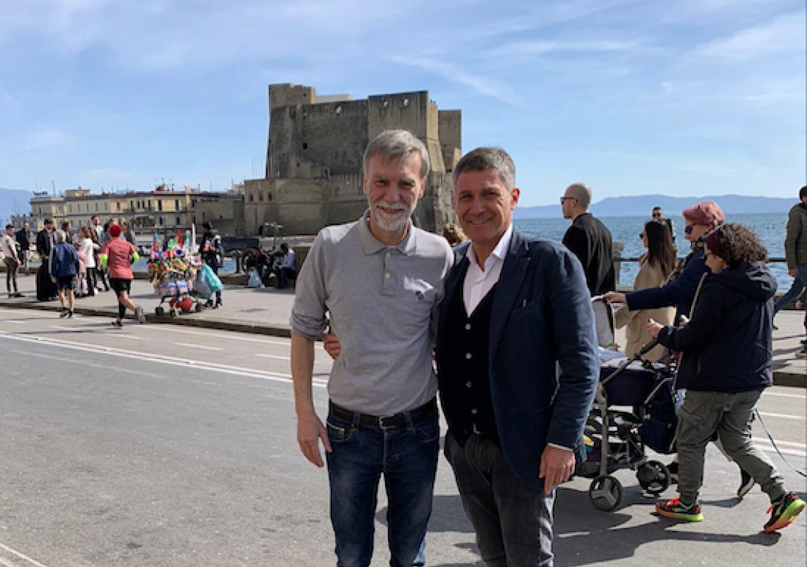 L'ex ministro Delrio in vacanza con la famiglia a Napoli