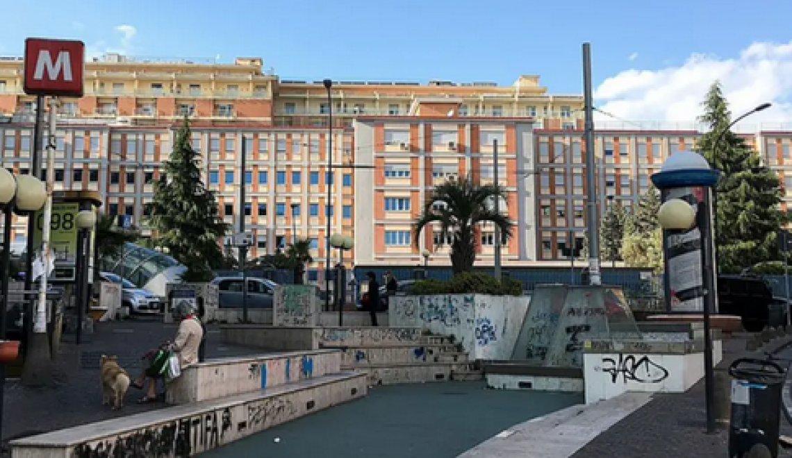 Accoltellato alla gola vicino alla stazione della Metro
