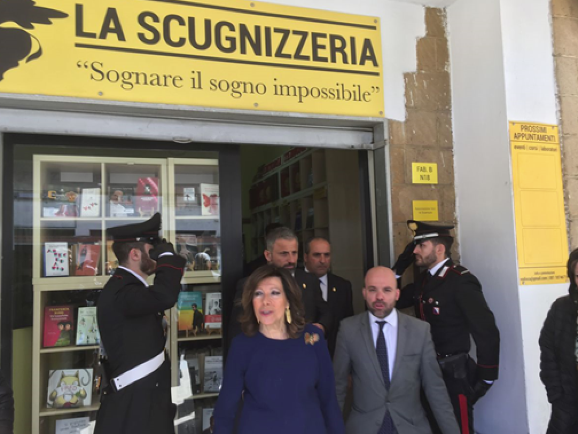Casellati in visita alla "Scugnizzeria": in Senato un mese di eventi su Napoli