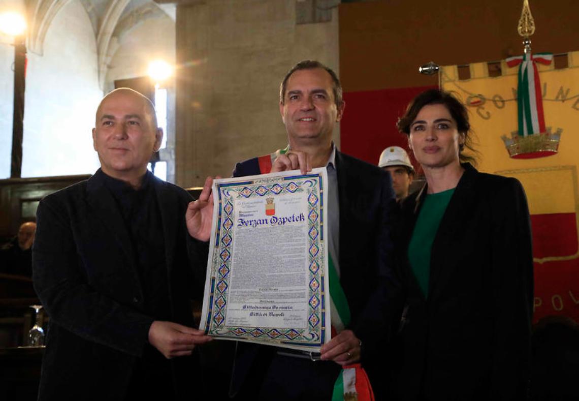 Ozpetek cittadino onorario: «Napoli ti prende, non ti dà scampo»