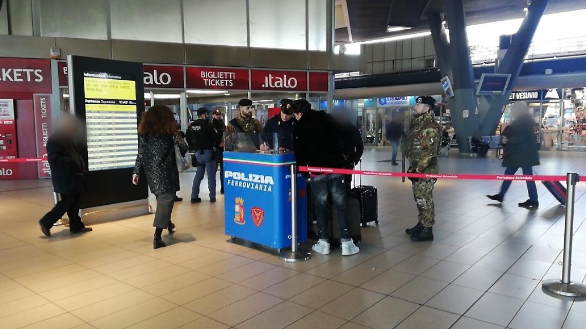 Sfila portafogli a turista, 45enne arrestato a Napoli centrale 