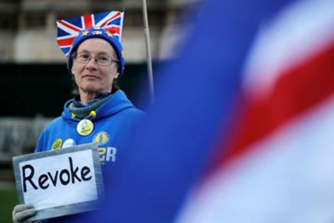 Brexit, bocciato piano May