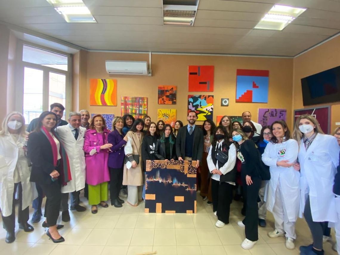 L'Accademia delle Belle Arti colora sala d'attesa al Monaldi