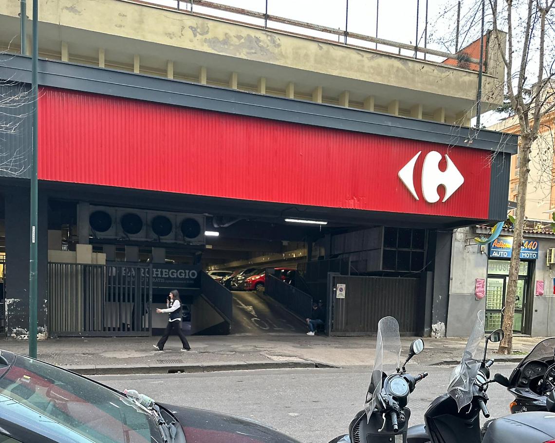 Riassunti gli operai del garage Carrefour in via Morghen