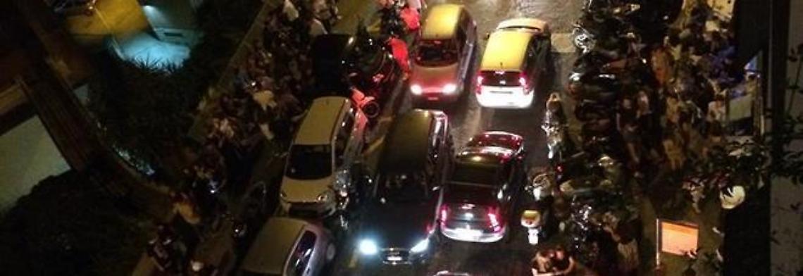 Movida selvaggia in via Aniello Falcone, raffica di multe