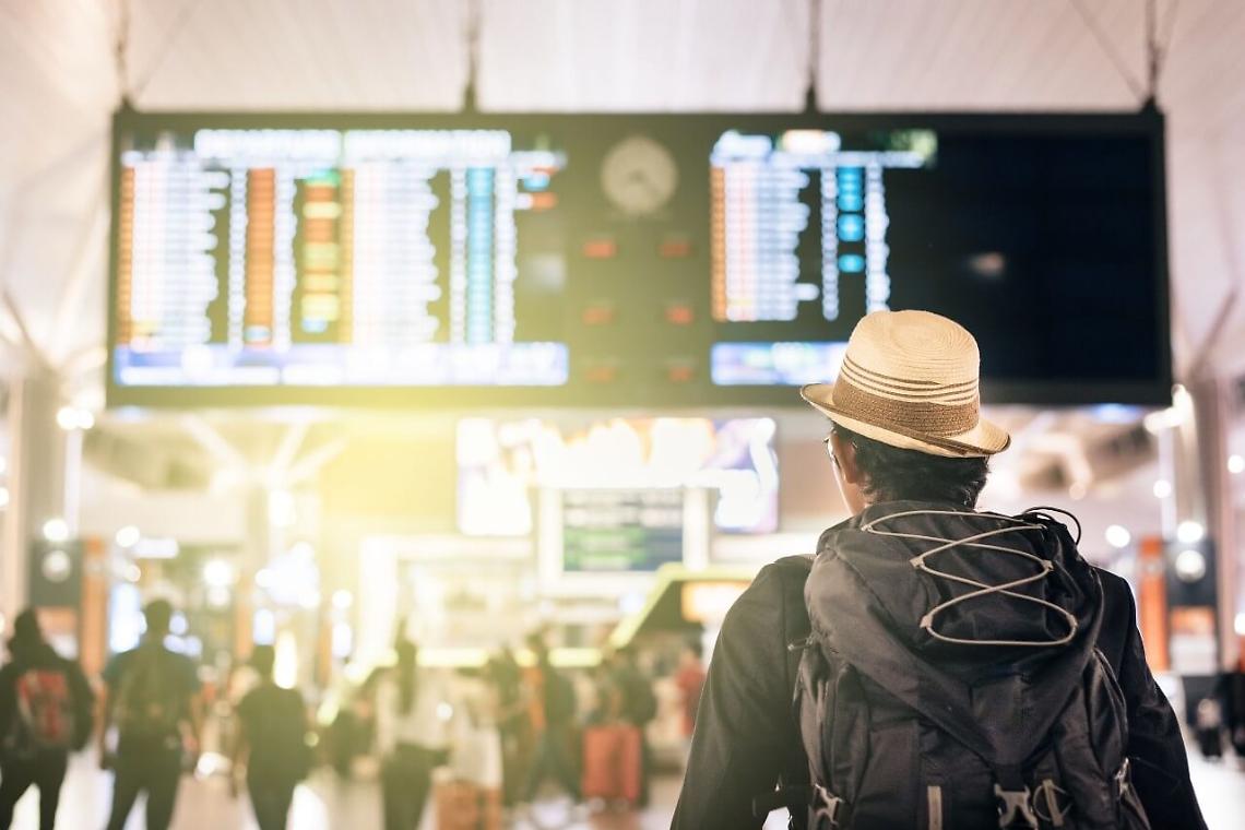 Coronavirus, le compagnie aeree: nessun rimborso ai viaggiatori. Solo "buoni" per chi vuole partire
