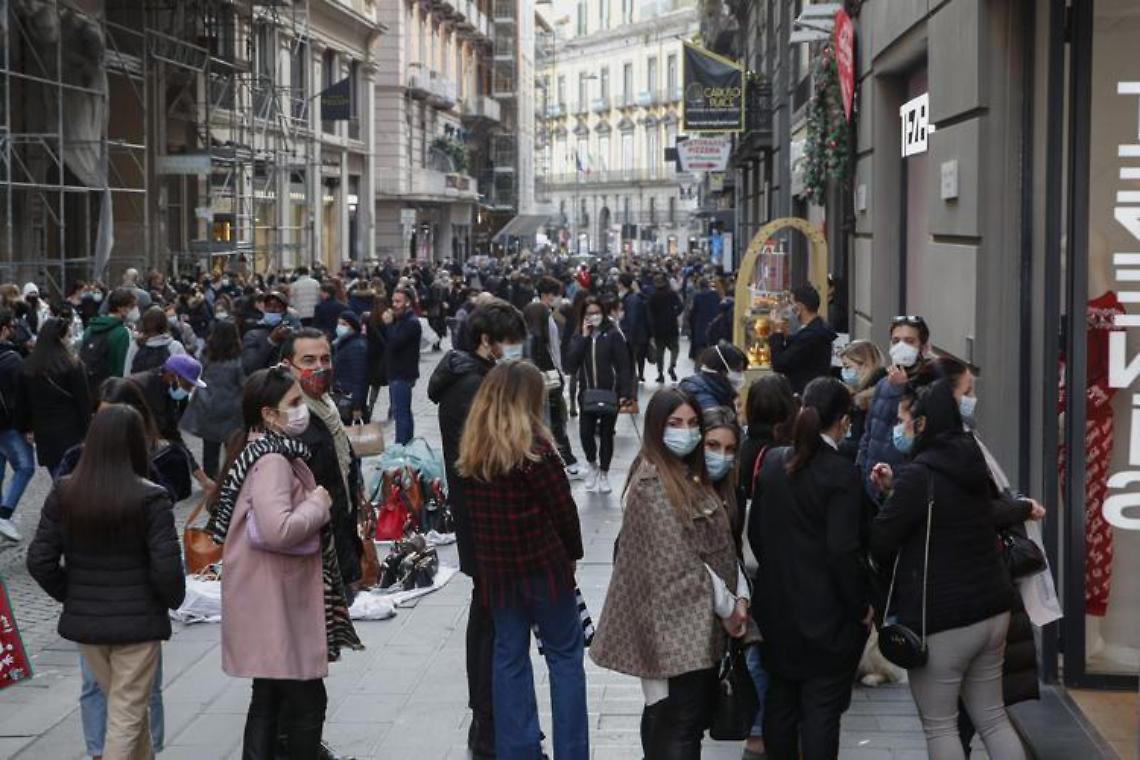Contagi Covid in Campania: 1.986 positivi e 33 morti 