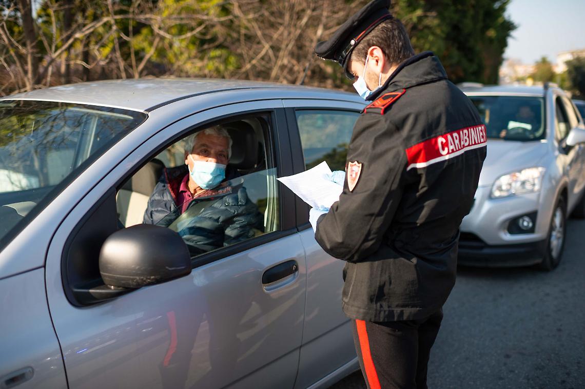 1 maggio zona rossa, arancione e gialla: spostamenti tra regioni e coprifuoco. Cosa si può fare