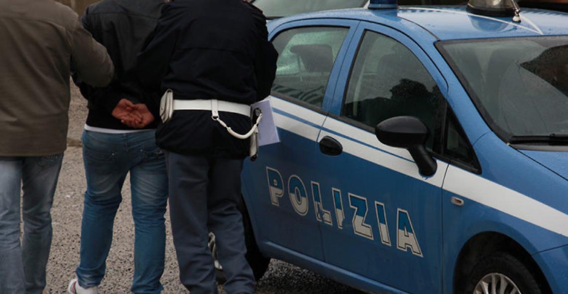 Ferito per furti d'auto senza il consenso del clan Aprea, un arresto