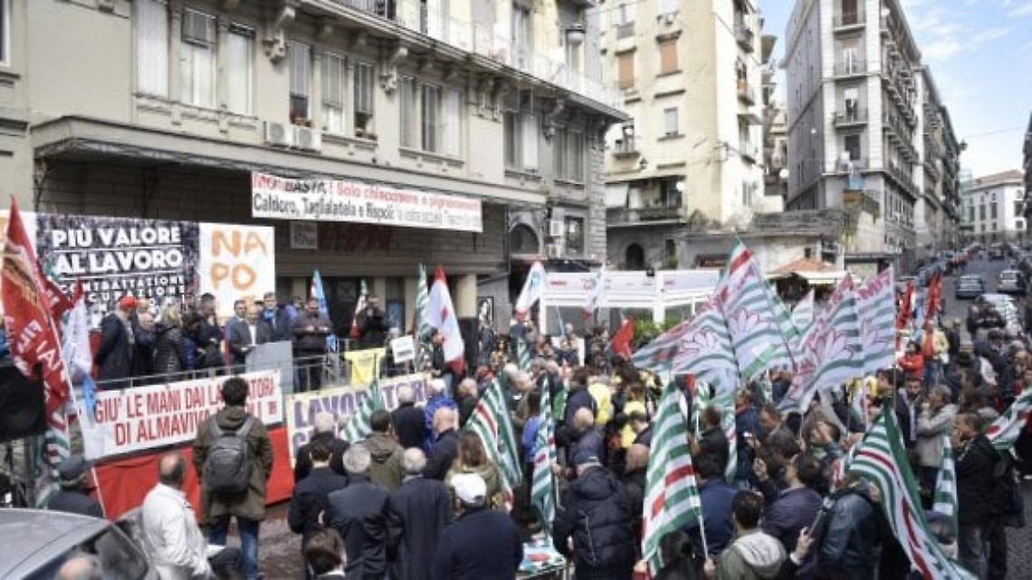 Primo Maggio, a Napoli sindacati in piazza con il console dell'Ucraina