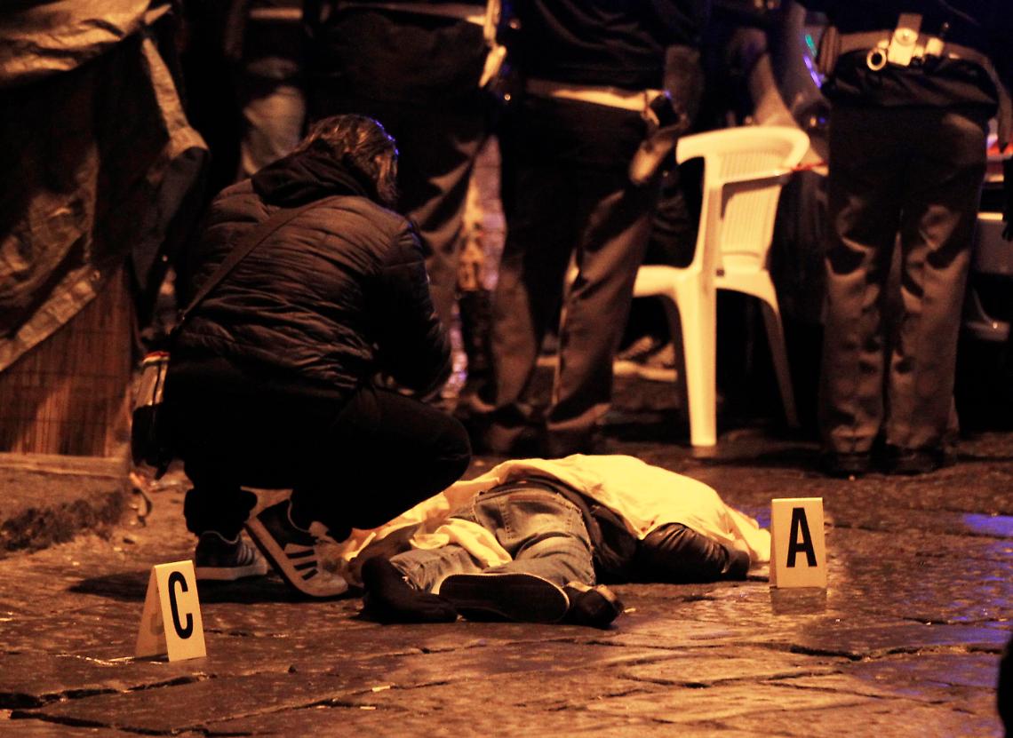 Agguato a Calvizzano, omicidio in un bar: ucciso un 40enne incensurato
