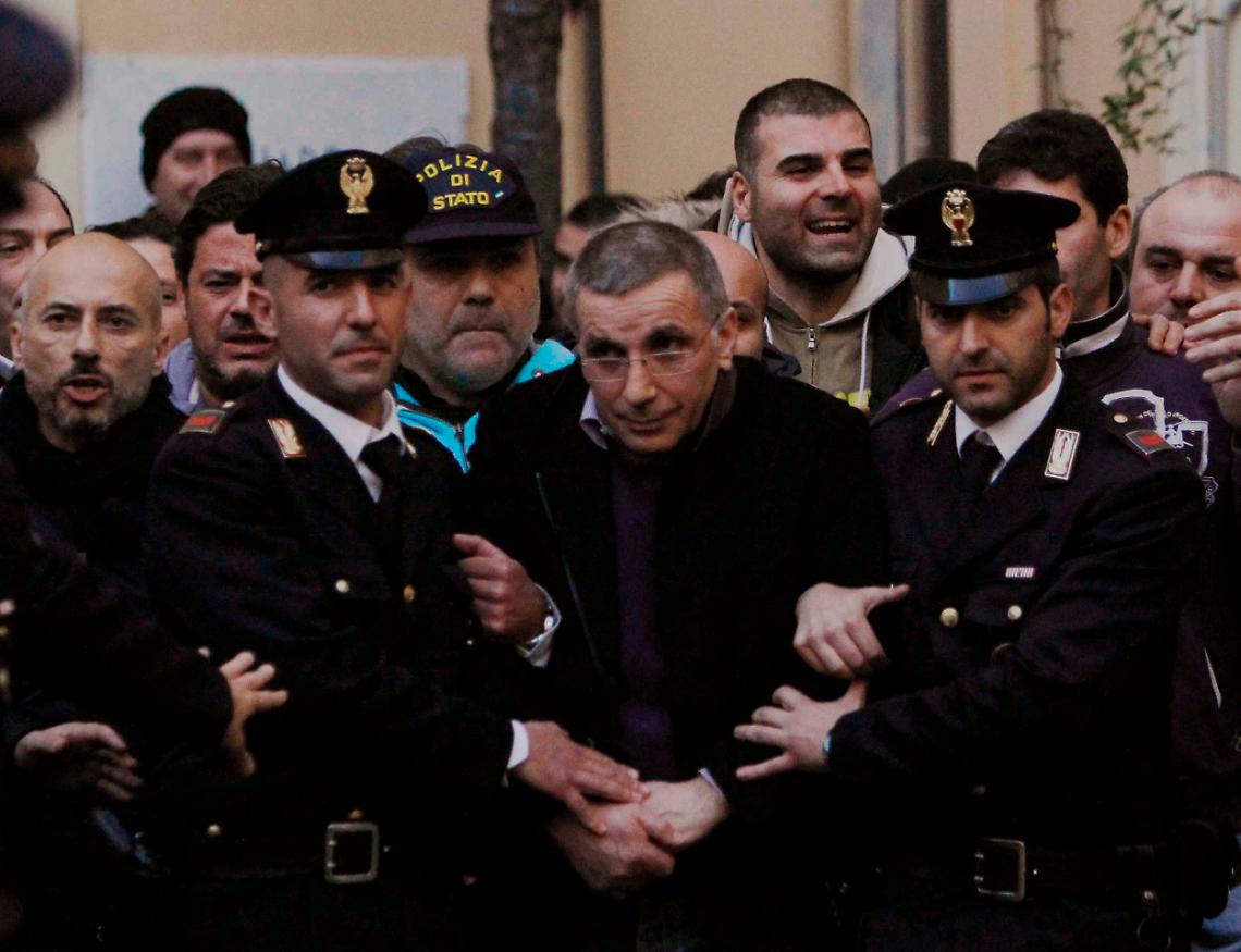 Prese la pen drive del boss Zagaria durante l'arresto, poliziotto a giudizio
