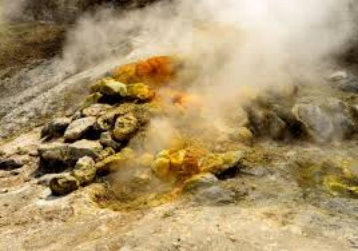 Pericolo Campi Flegrei, l'allarme degli scienziati: «Potrebbe esserci  una grande esplosione»