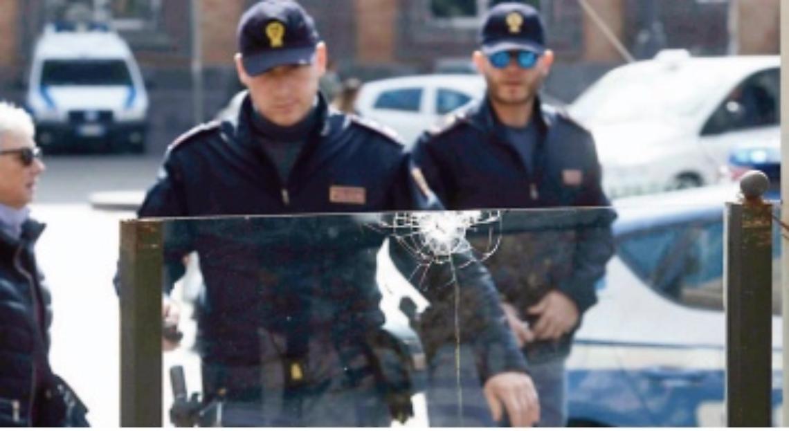 Sicari scatenati al Plebiscito, residenti e turisti sotto choc