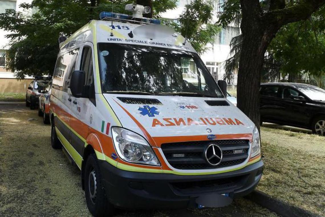 Schiacciato da trattore in azienda, Lorenzo muore a 24 anni