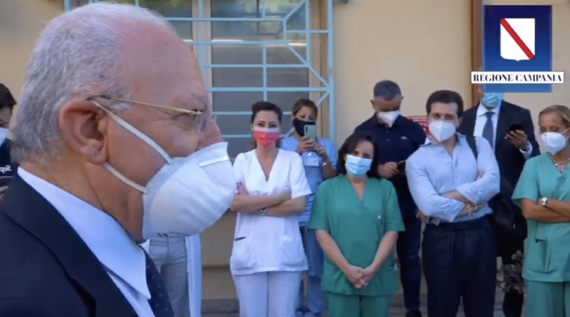 De Luca in visita all'ospedale di Casoria «per ringraziare personale»