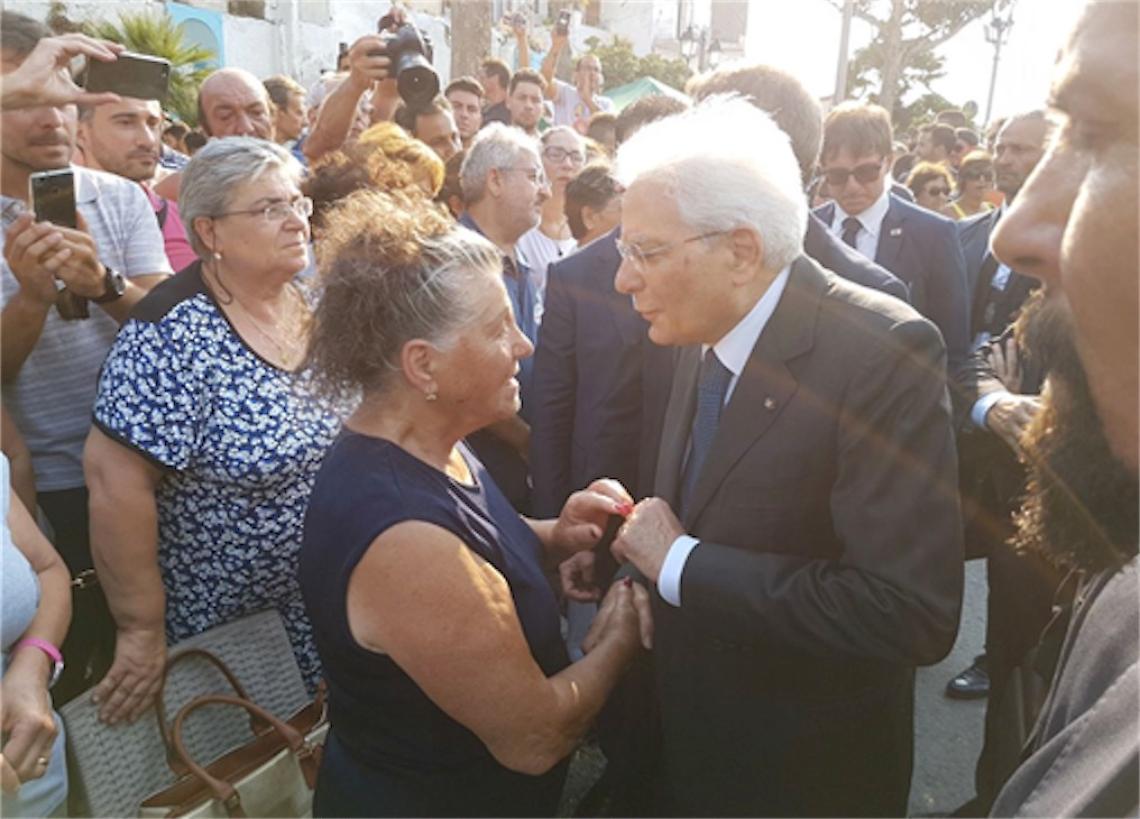 Ischia, proclamato lo stato d’emergenza. Mattarella sull’isola
