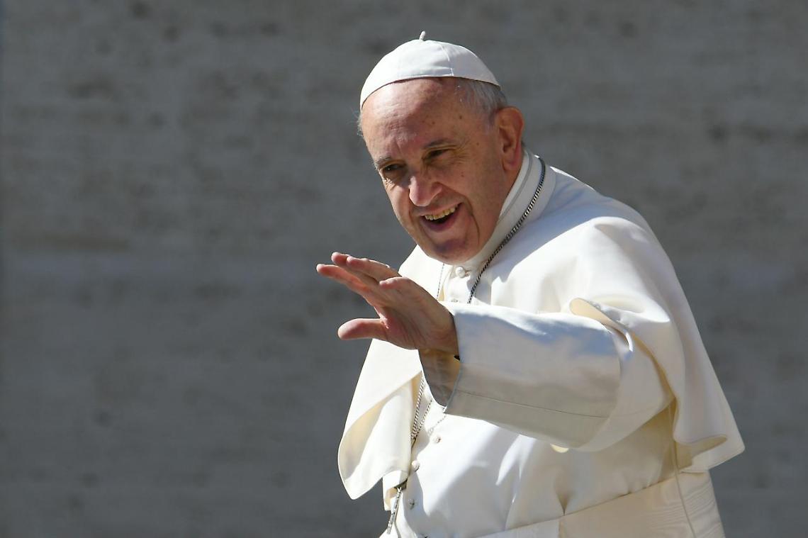 Vaticano, i poveri del Papa al mare con l'Elemosiniere