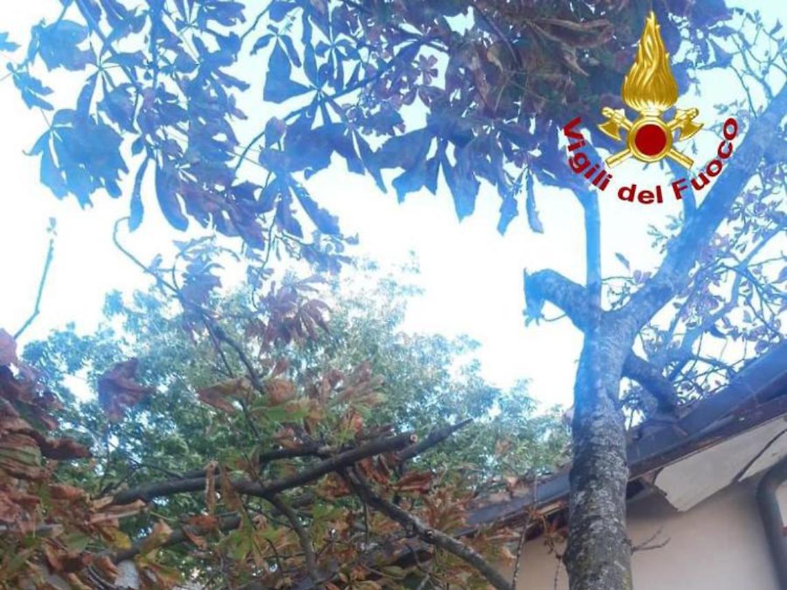 Maltempo in Italia: due feriti a Roma, danni in Salento per grandine