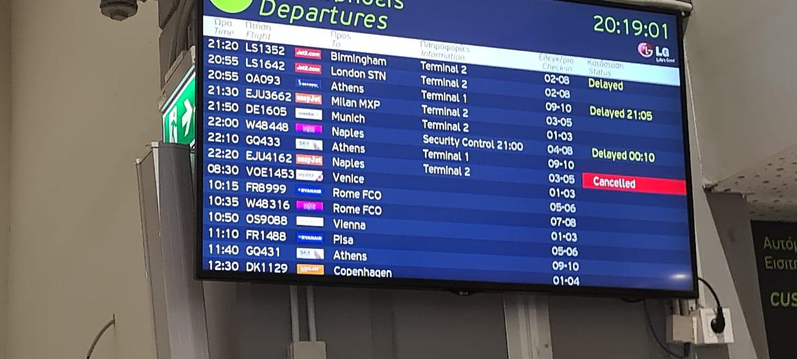 Volo di rientro da Skiathos cancellato, odissea per 150 napoletani