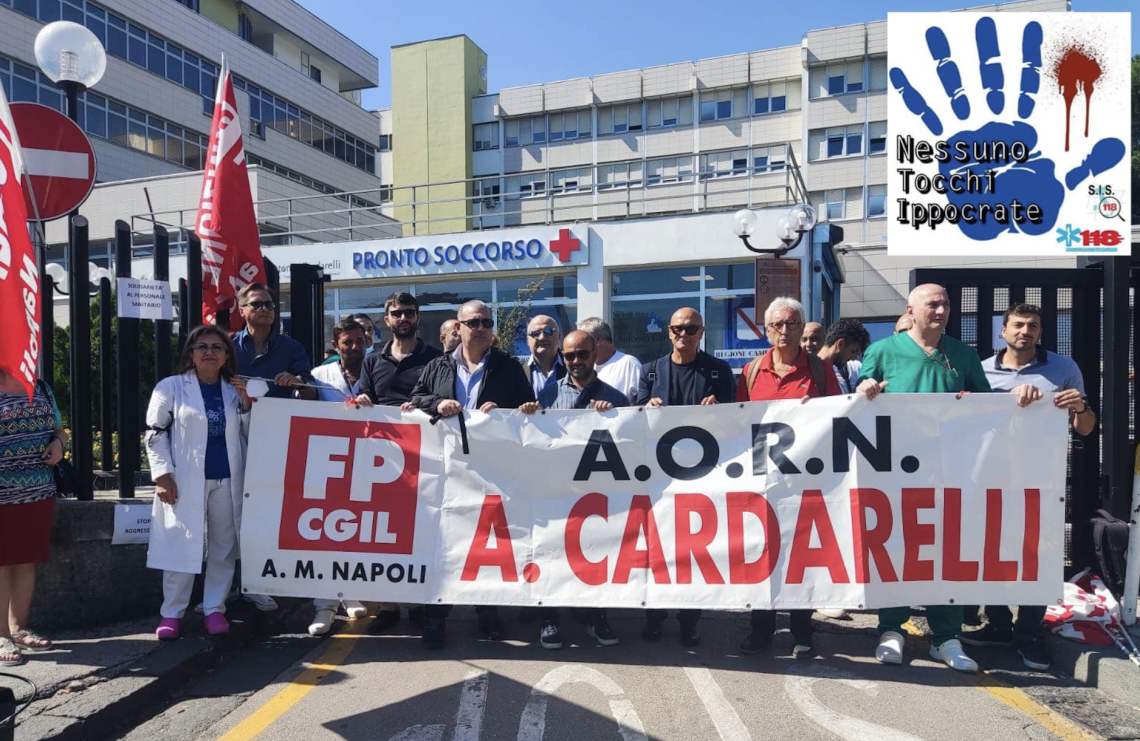 Medici col lutto al braccio, proteste davanti a tutti gli ospedali 