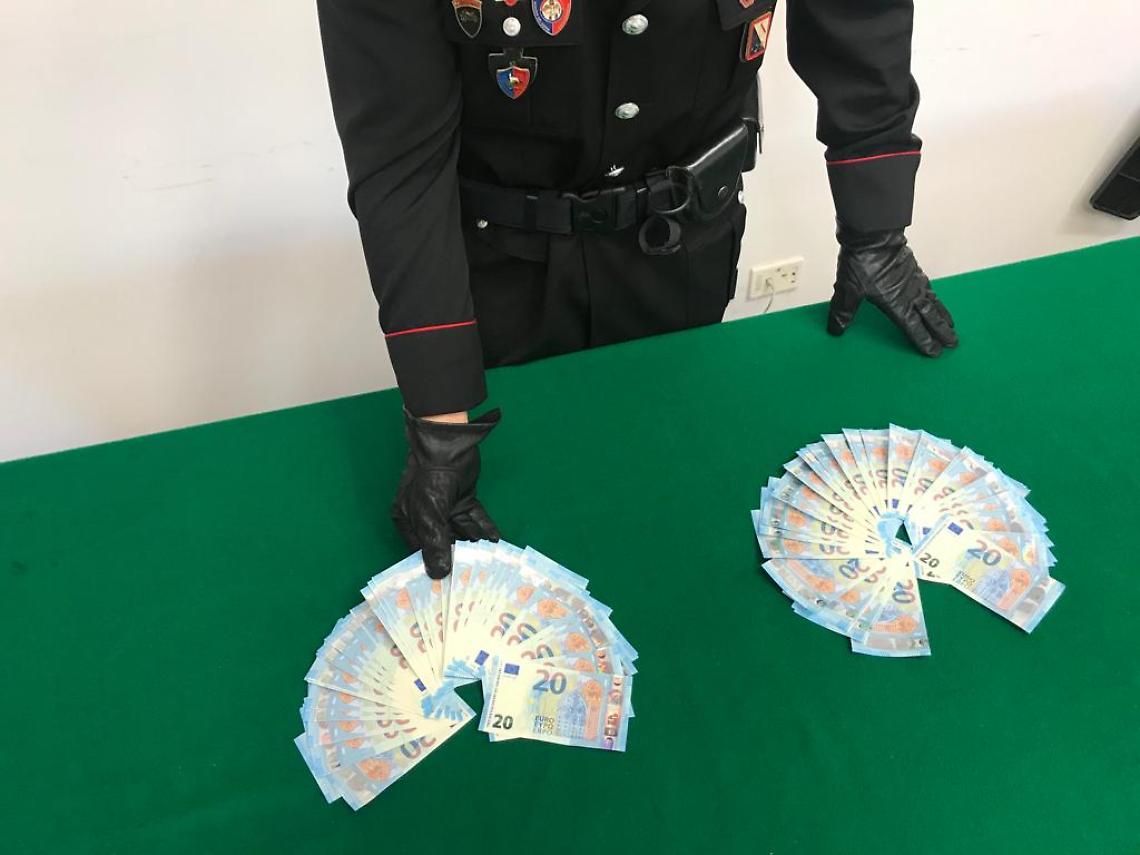 Duemila euro falsi nelle tasche, ai domiciliari 18enne di Gragnano