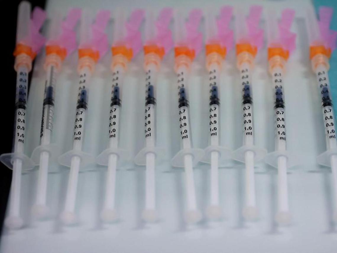 Vaccini, Moderna: per la terza dose ne basta metà