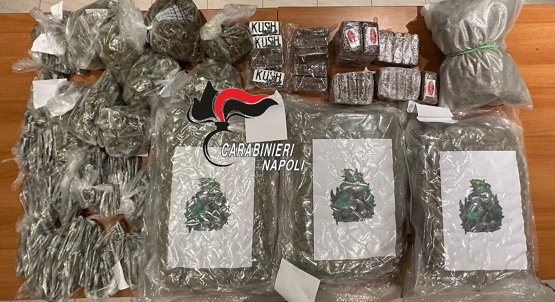Oltre 11 chili di droga nel box auto, arrestato 