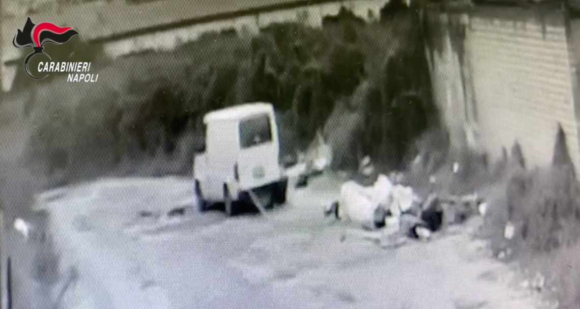 Sversamento illecito di rifiuti per un gommista, 4 denunciati a Qualiano