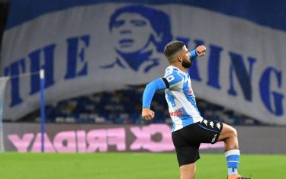 Napoli spumeggiante nel nome di Diego: poker alla Roma 