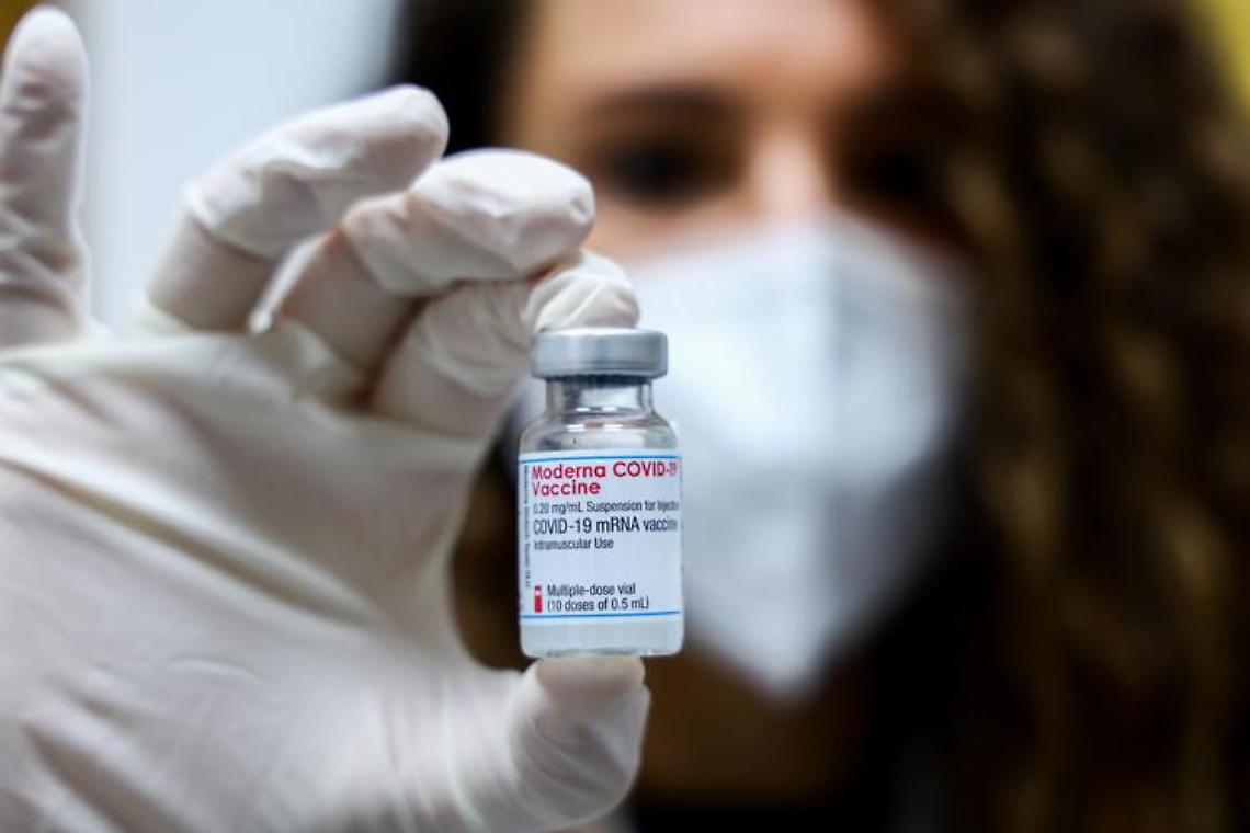 Variante Omicron, Moderna: «Mesi per vaccino specifico»