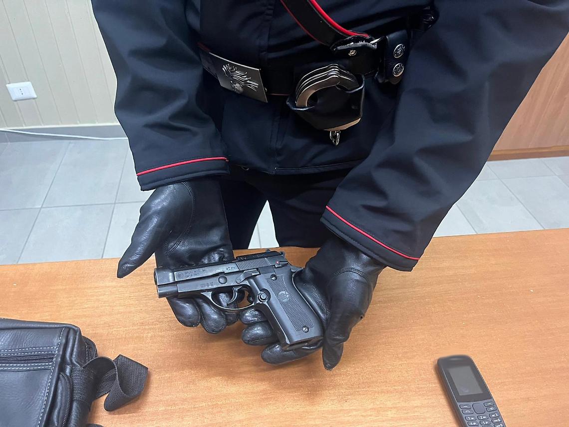 Rapina in pieno giorno a donna incinta, arrestato 62enne 