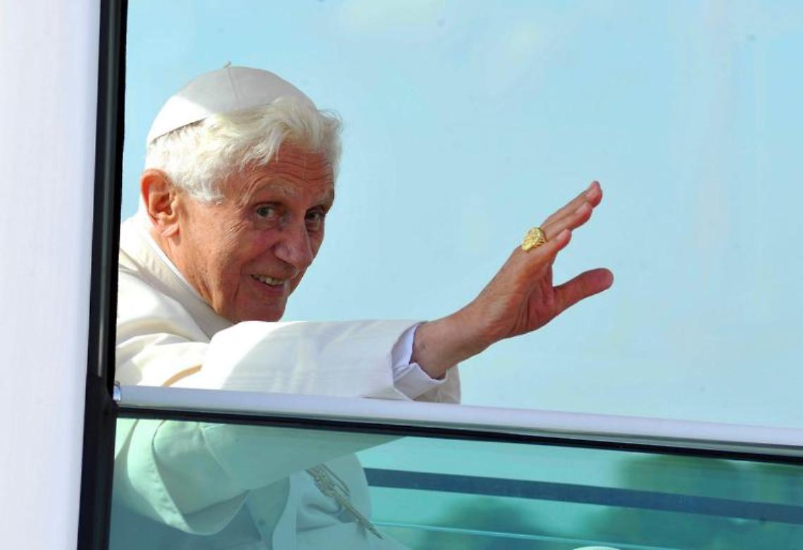 Chiesa in ansia per Benedetto XVI: è grave ma stabile