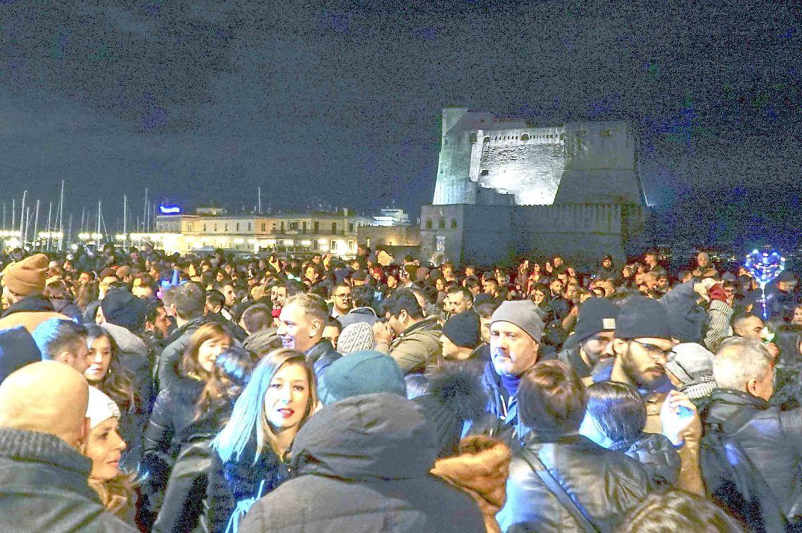 Concerto di Capodanno a Napoli, vietate le bevande in vetro