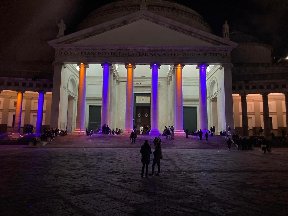 Il Colonnato del Plebiscito illuminato per il World Ntd Day