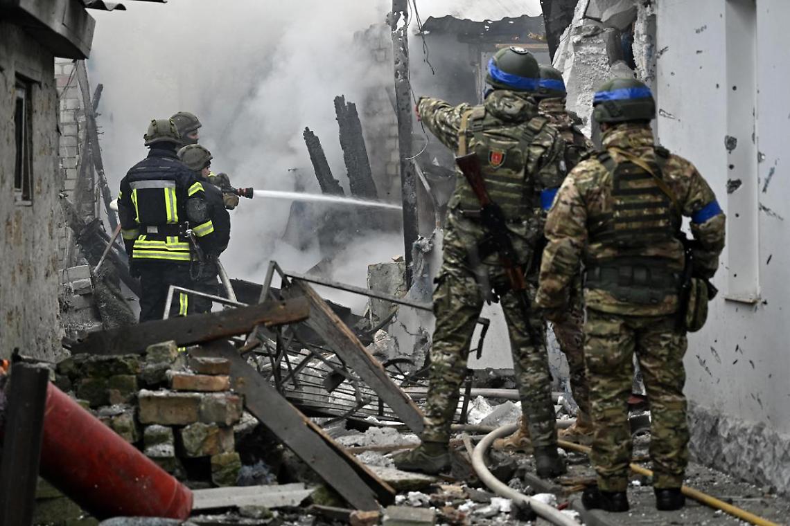 Ucraina, missile su palazzo a Kharkiv: almeno tre vittime