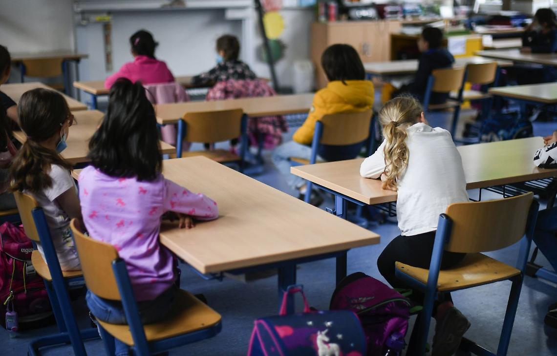 Bimbi in aula a Napoli, sanzione per istituto paritario 