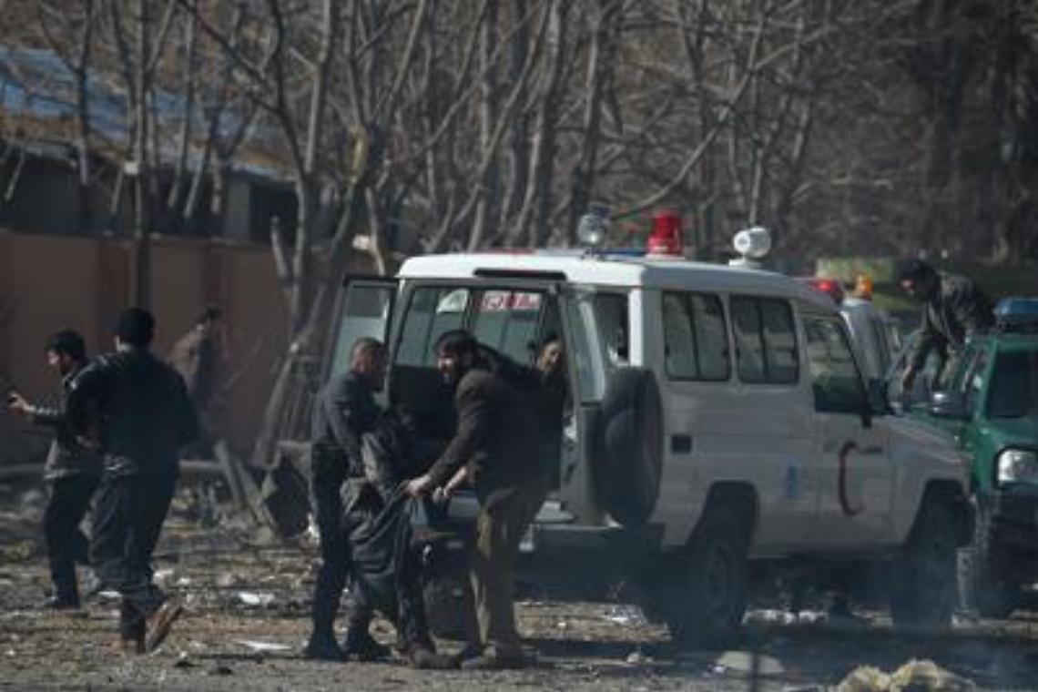 Kamikaze a Kabul, decine di morti
