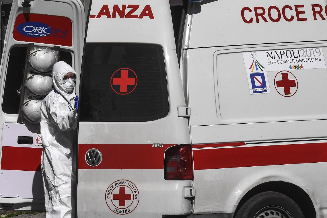 Covid, in un mese oltre 7.000 chiamate a numero verde Ordine dei medici di Napoli 