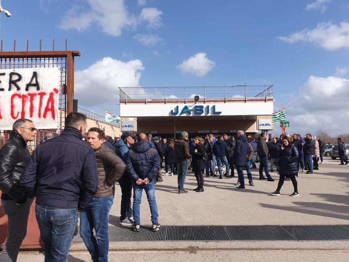 Jabil, Cgil: azienda ufficializza addio al mercato italiano