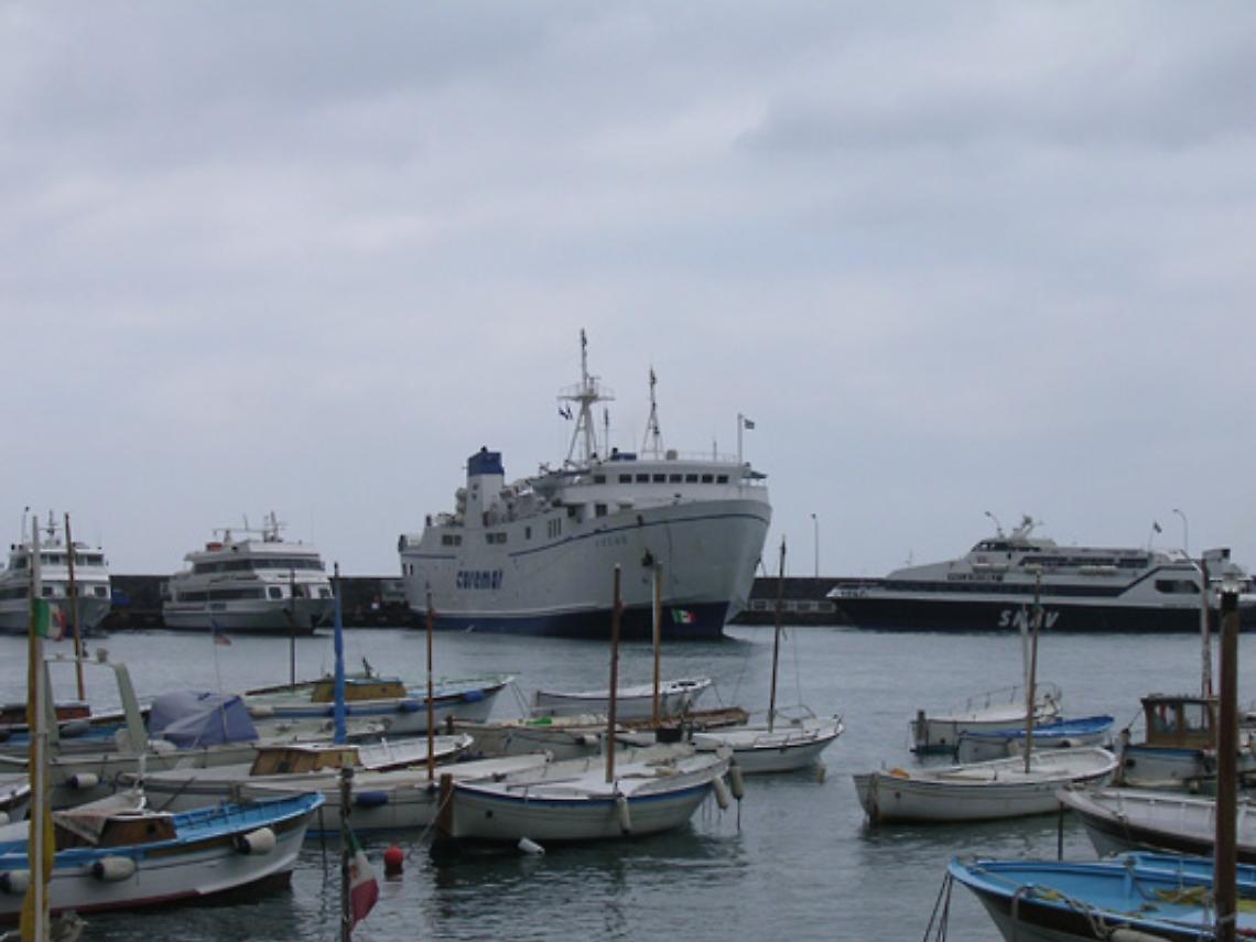Porto commerciale e assegnazione posti barca, vertice a Capri