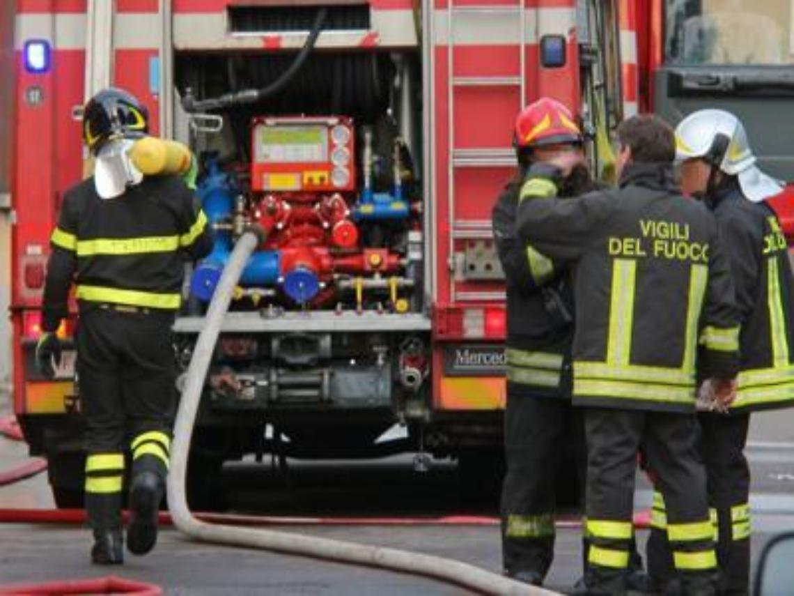 Donna muore nell'incendio della sua abitazione